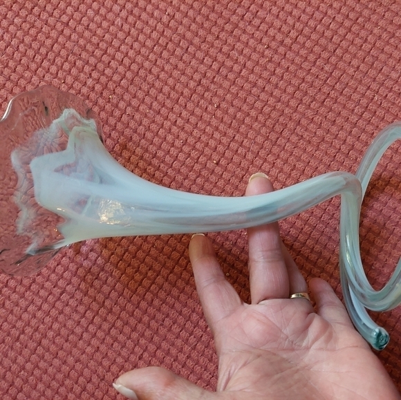 Vintage* Mid-Century Hand-blown One Piece Trumpet Glass Vase with Coiled Base - Picture 6 of 6